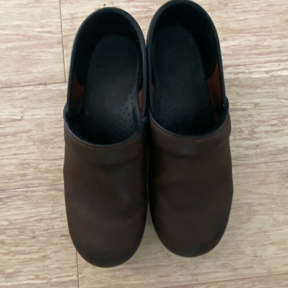 ⚡️dansko mate brown clogs⚡️